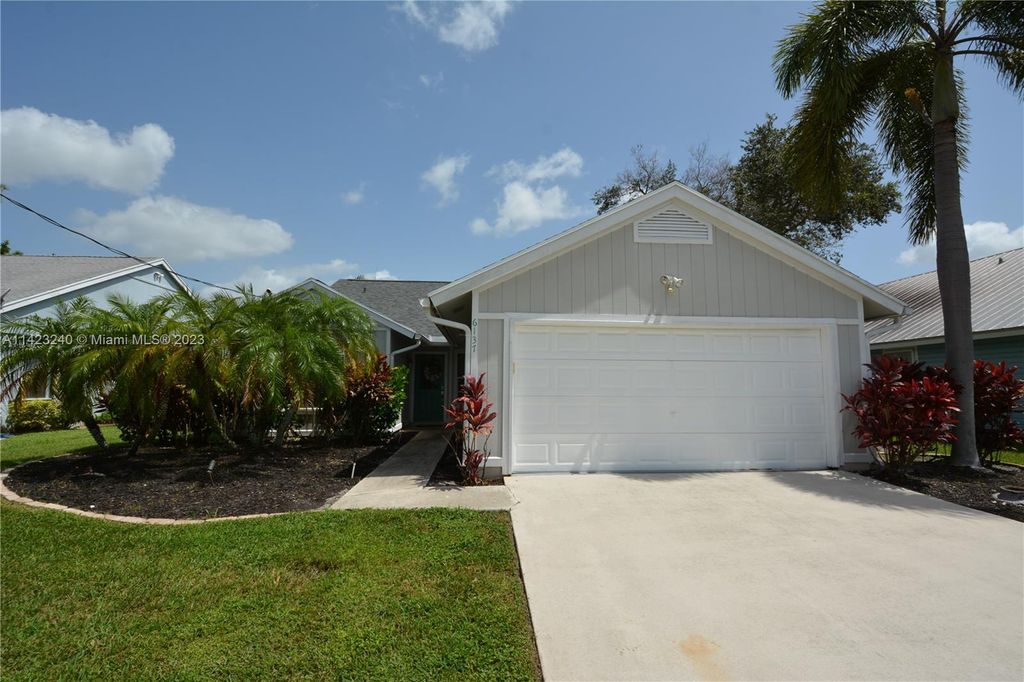 Photo of 6137 Lucerne St, Jupiter, FL 33458 (MLS # A11423240)
