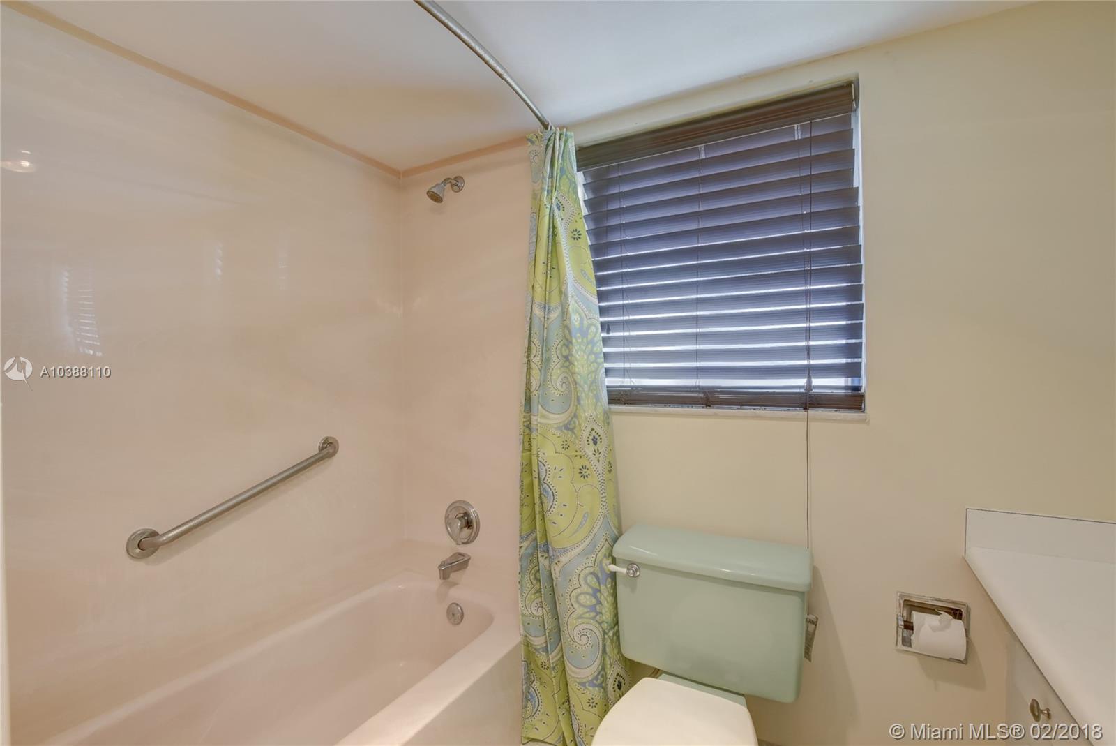 PALM-AIRE COUNTRY CLUB CO - Residential