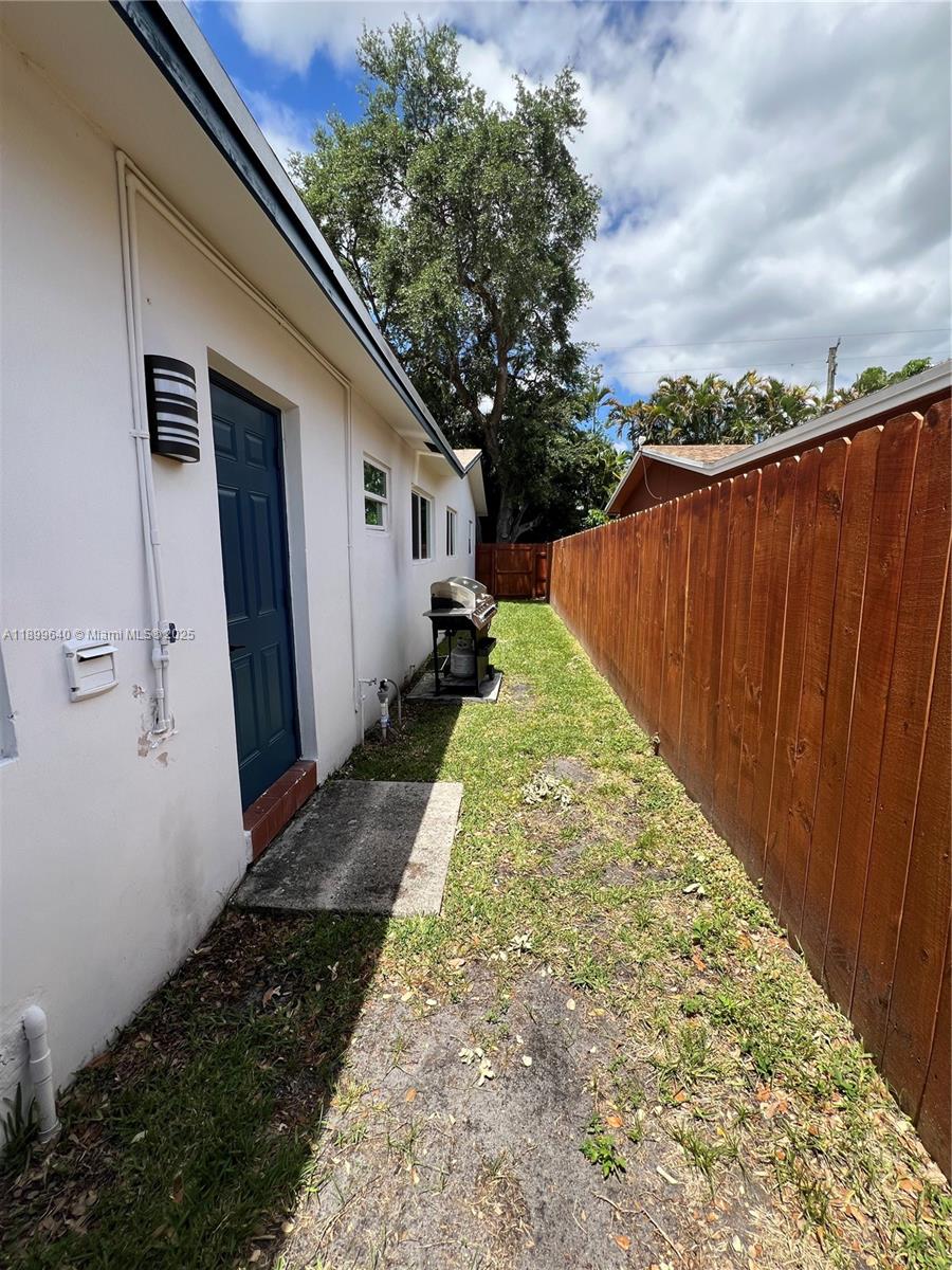 COMISKEY PARK - Residential Lease