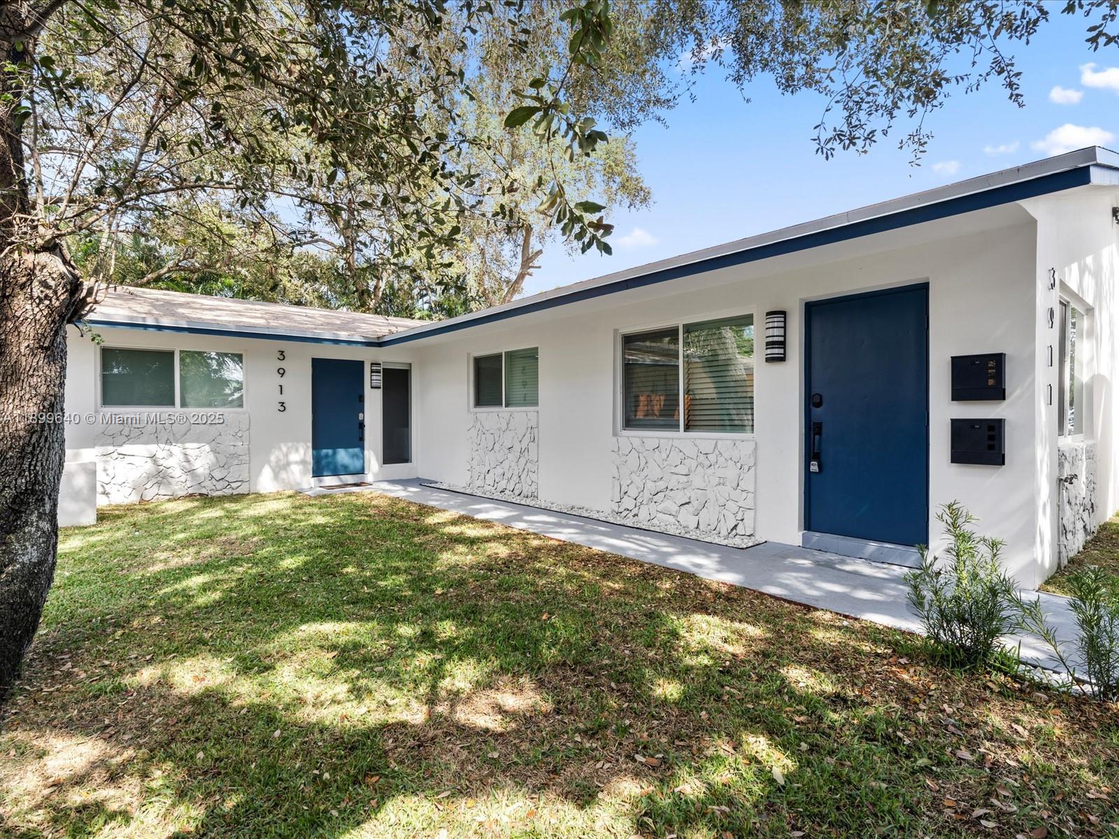 COMISKEY PARK - Residential Lease