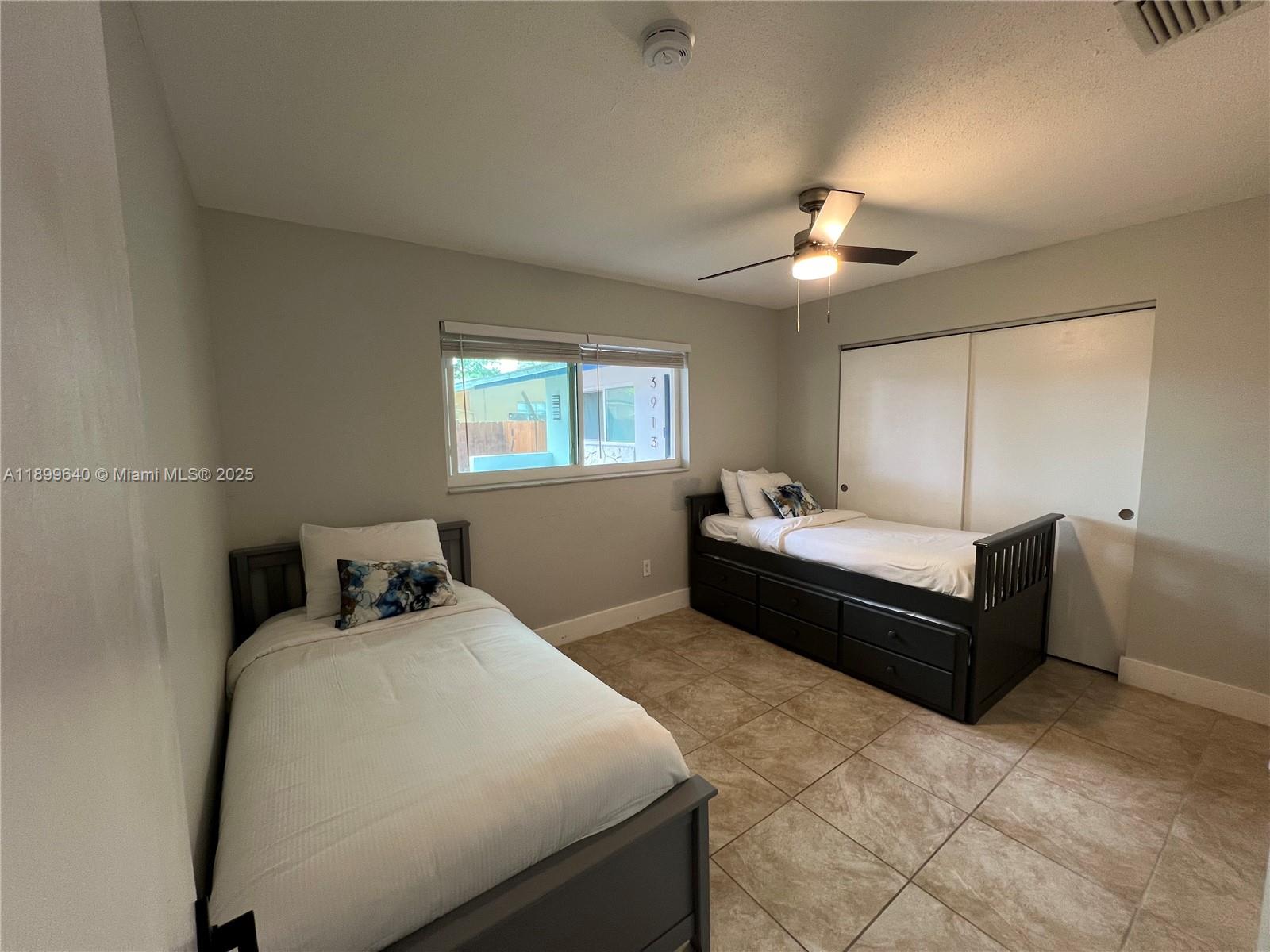 COMISKEY PARK - Residential Lease