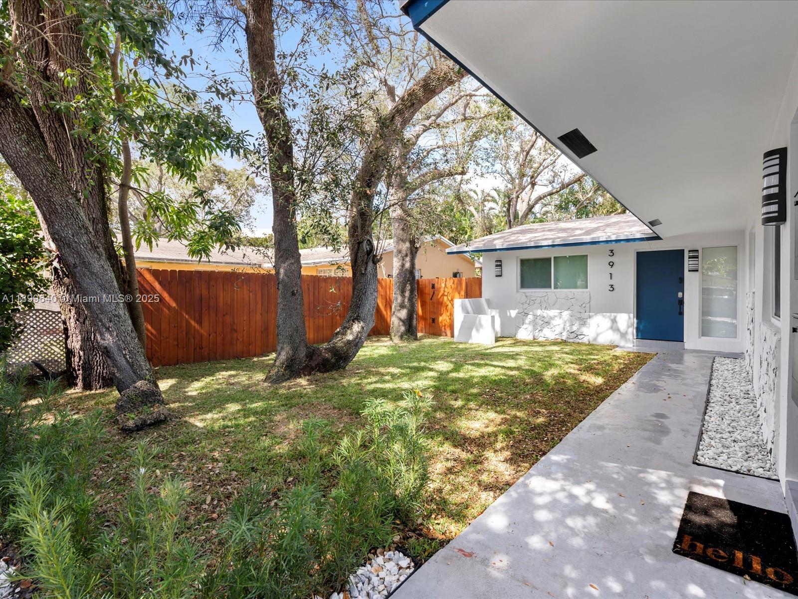 COMISKEY PARK - Residential Lease