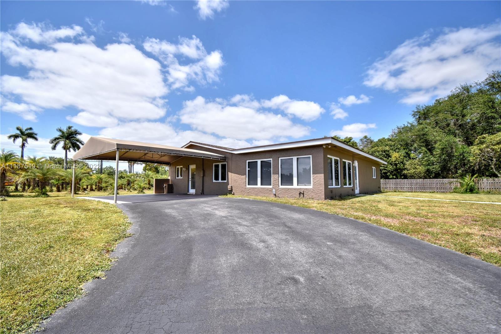 SUNSHINE RANCHES - Residential