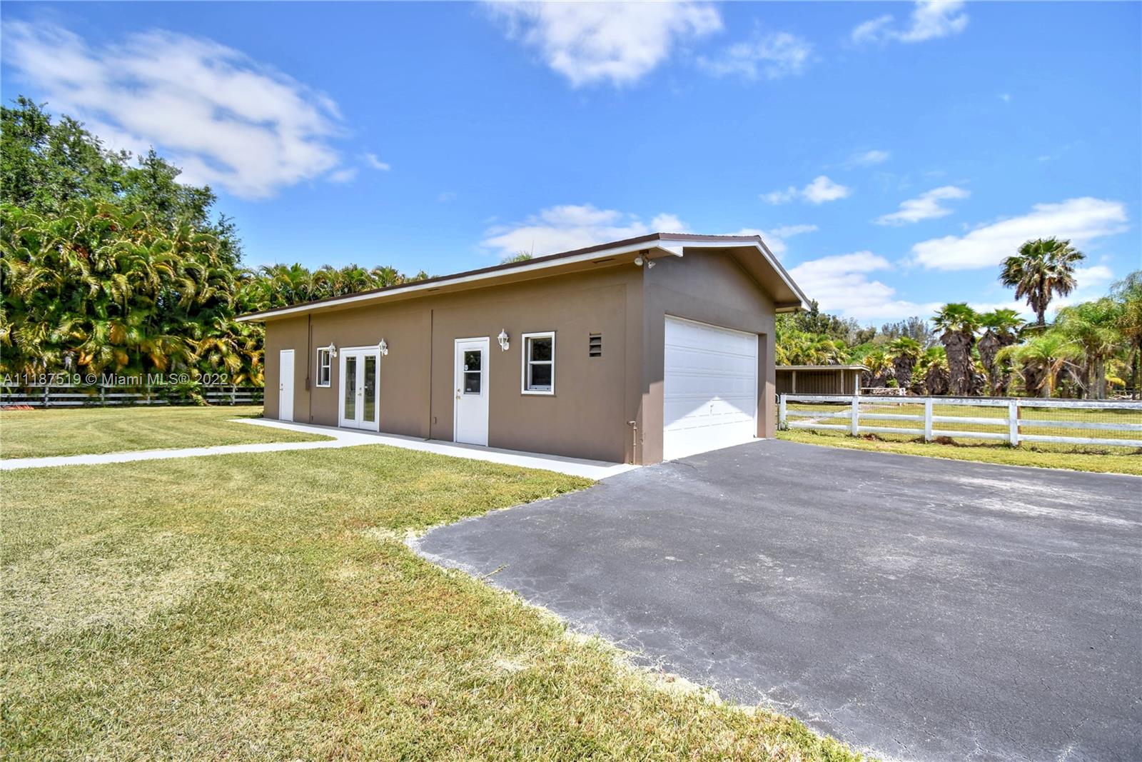 SUNSHINE RANCHES - Residential