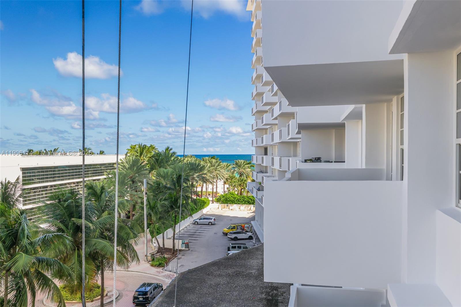 THE DECOPLAGE CONDO - Residential