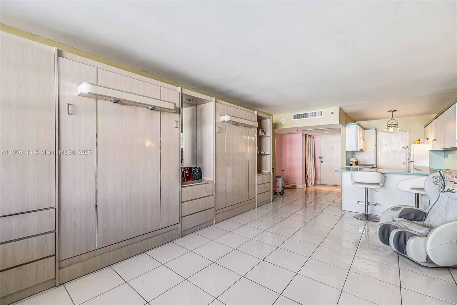 THE DECOPLAGE CONDO - Residential