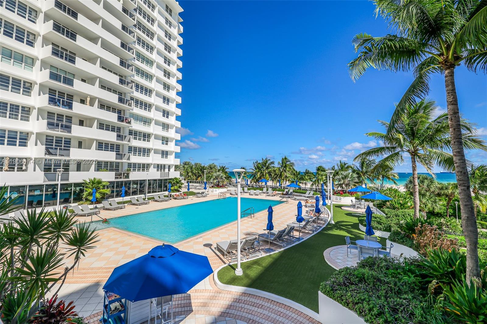 THE DECOPLAGE CONDO - Residential