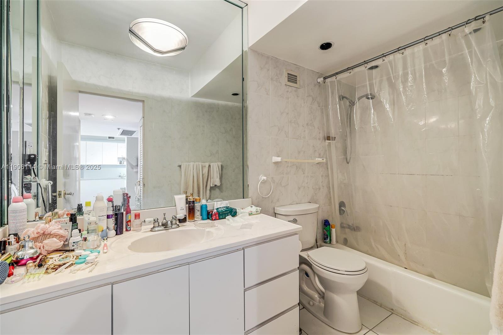 THE DECOPLAGE CONDO - Residential