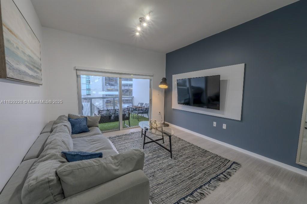481 NE 29th St 604