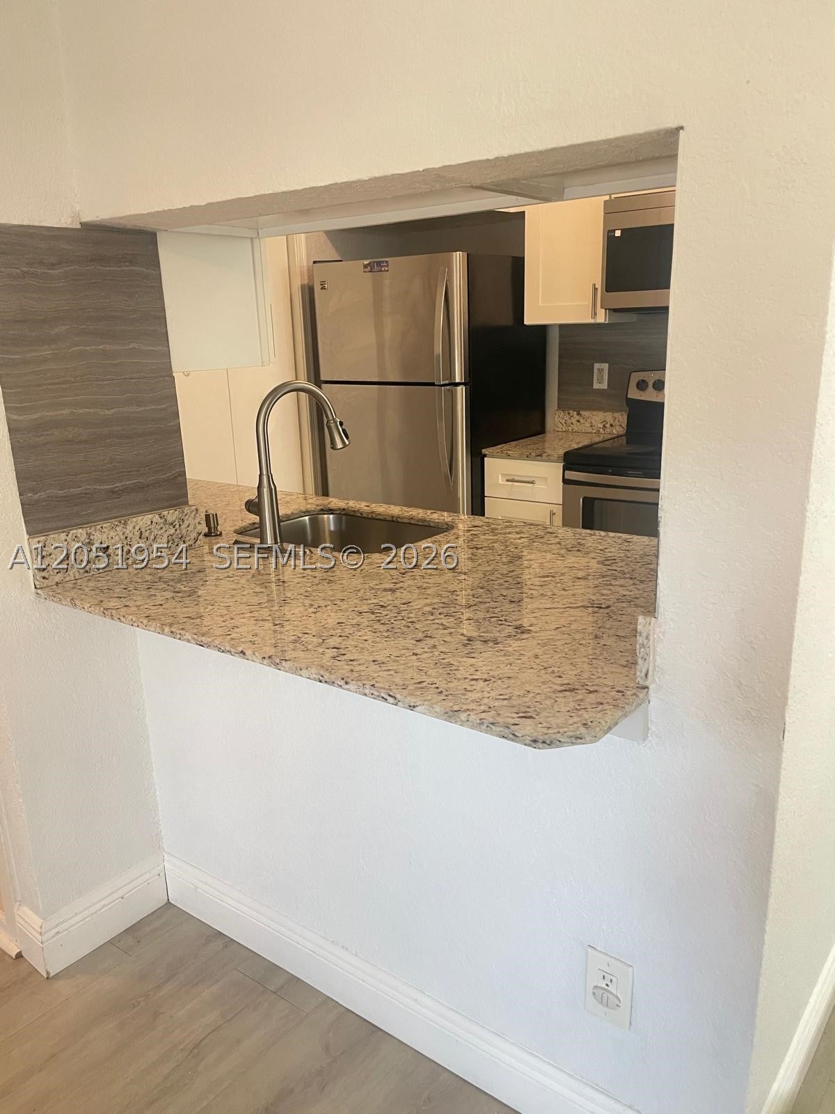 927 Riverside Dr 320 - Image 1