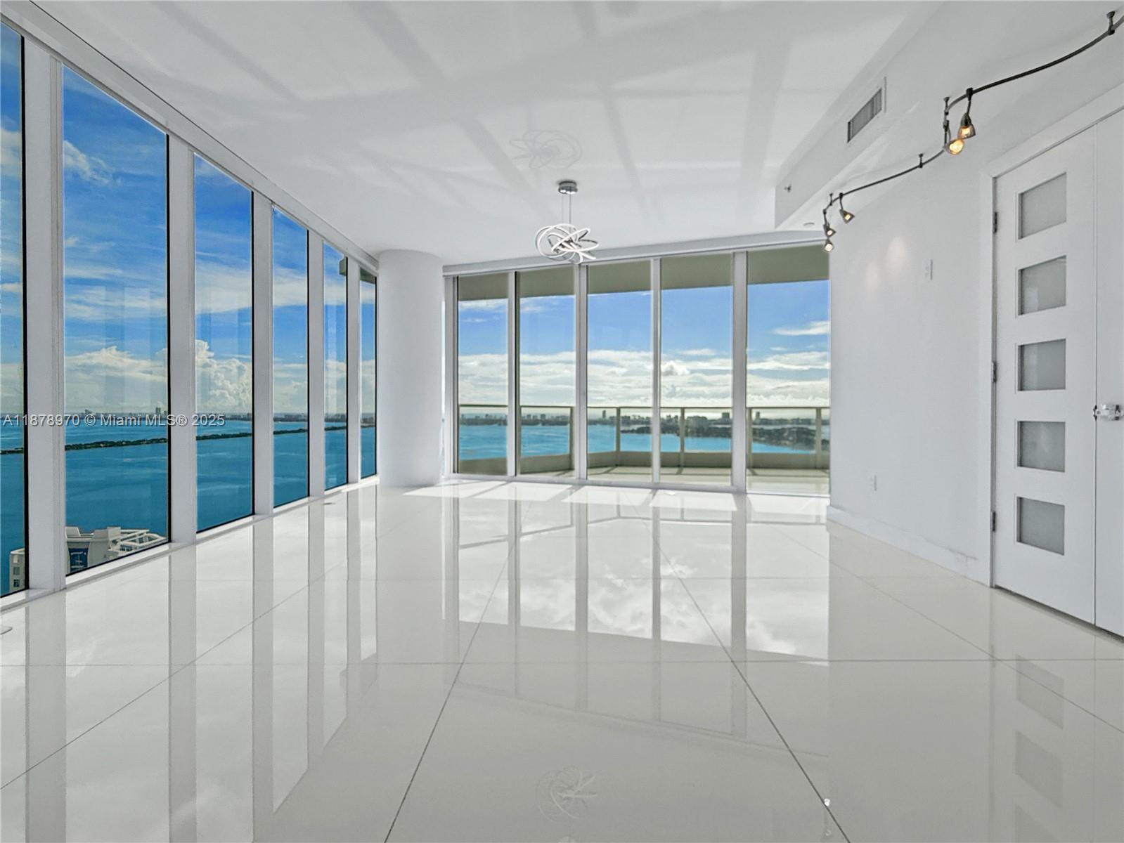 PARAMOUNT BAY CONDO - Residential