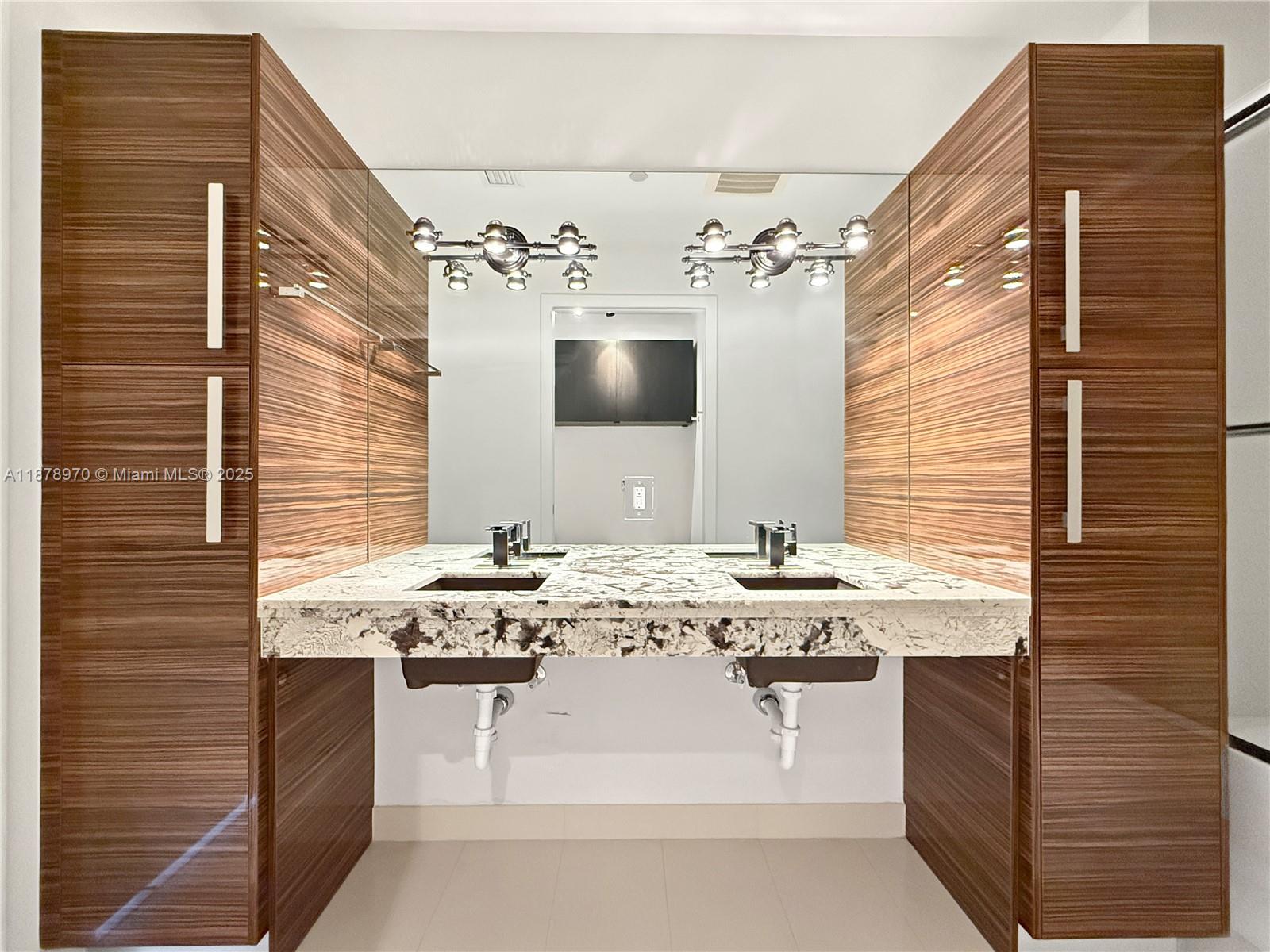 PARAMOUNT BAY CONDO - Residential