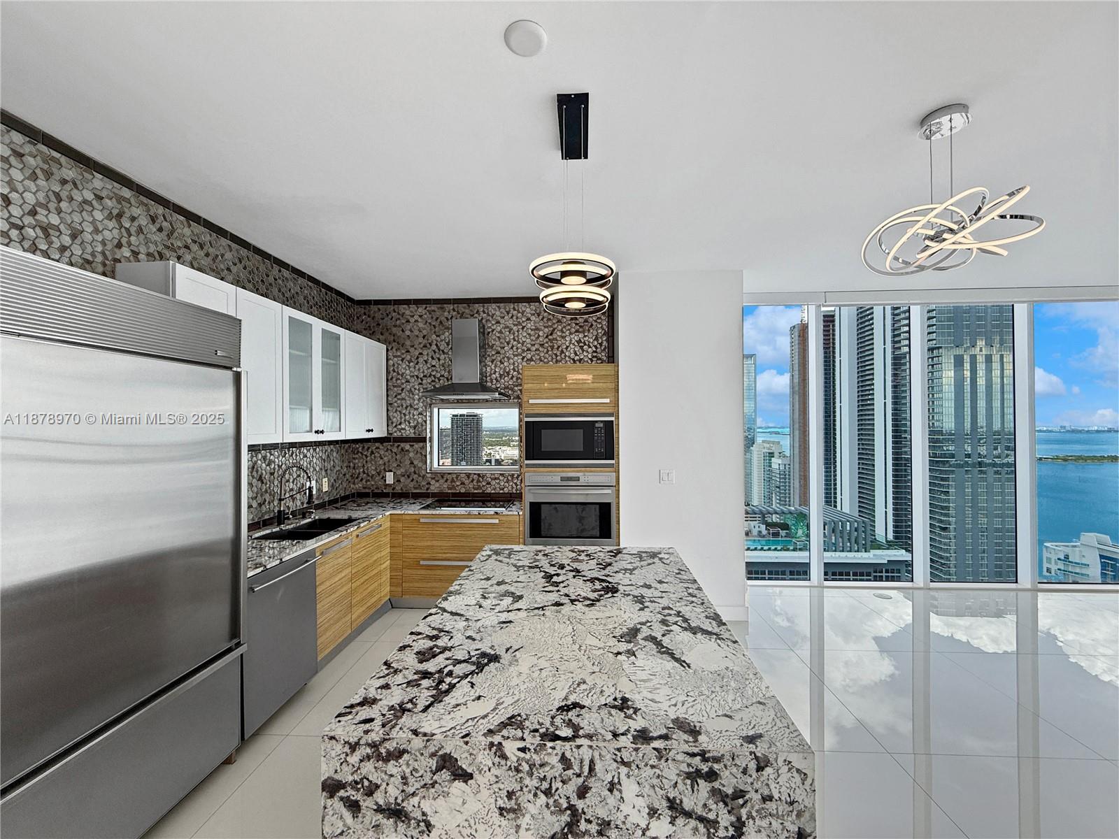 PARAMOUNT BAY CONDO - Residential