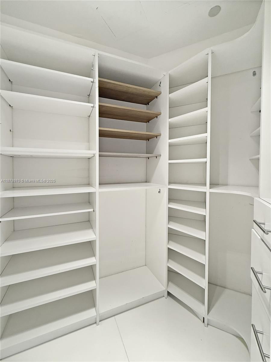 PARAMOUNT BAY CONDO - Residential