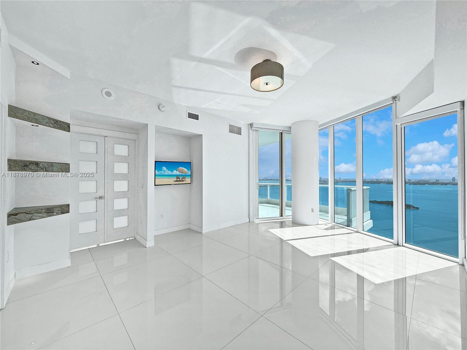 PARAMOUNT BAY CONDO - Residential