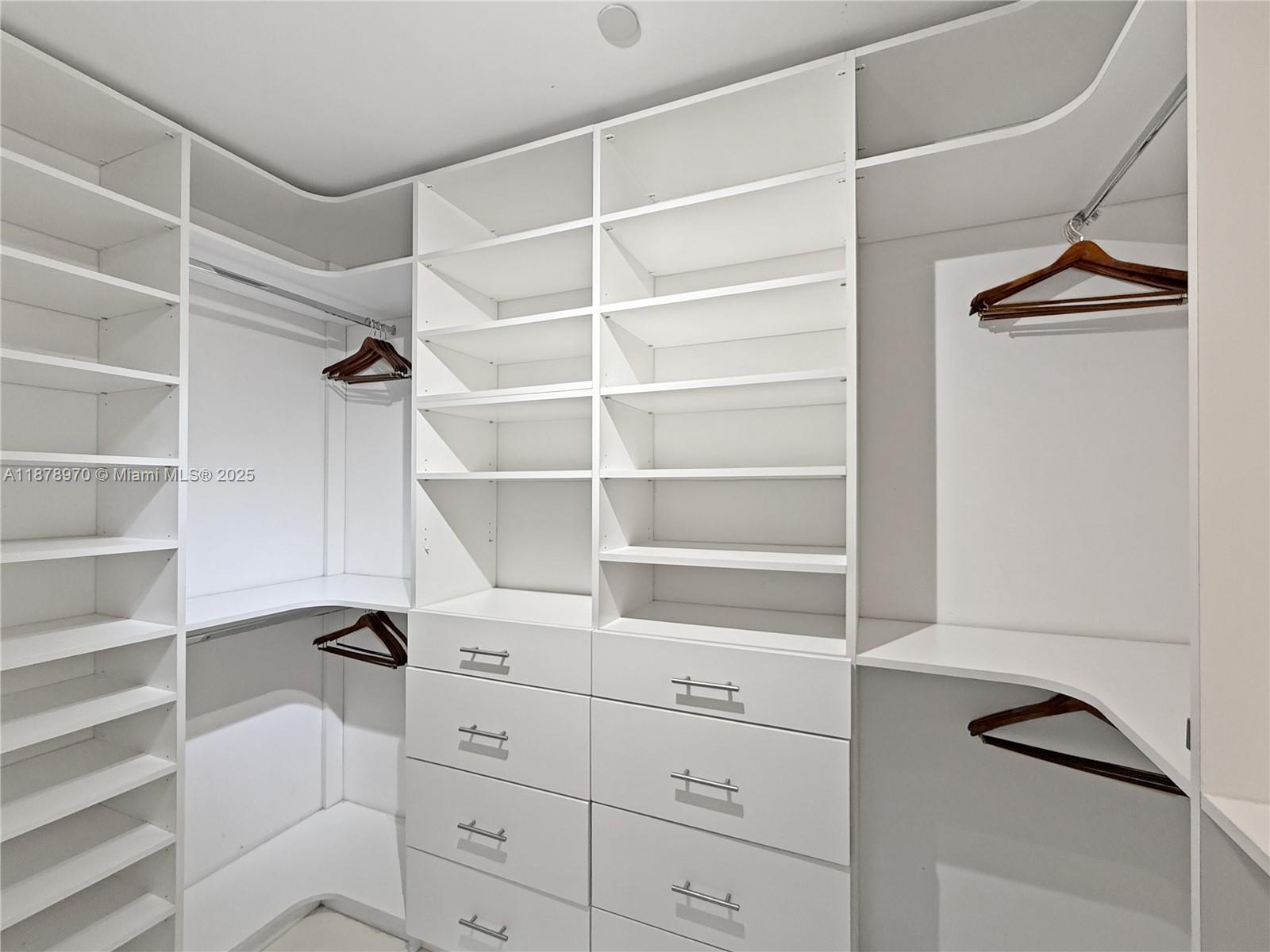 PARAMOUNT BAY CONDO - Residential