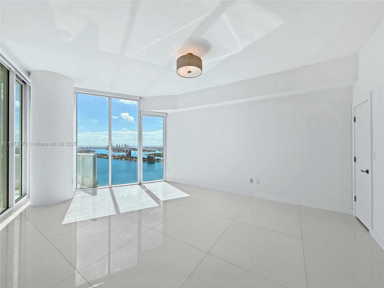 PARAMOUNT BAY CONDO - Residential