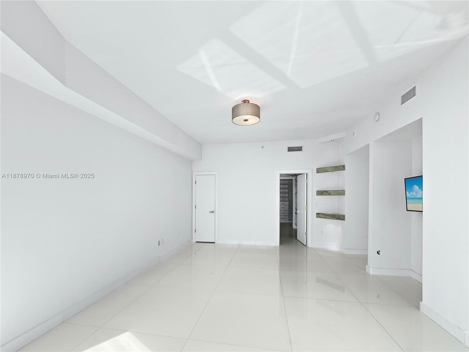 PARAMOUNT BAY CONDO - Residential