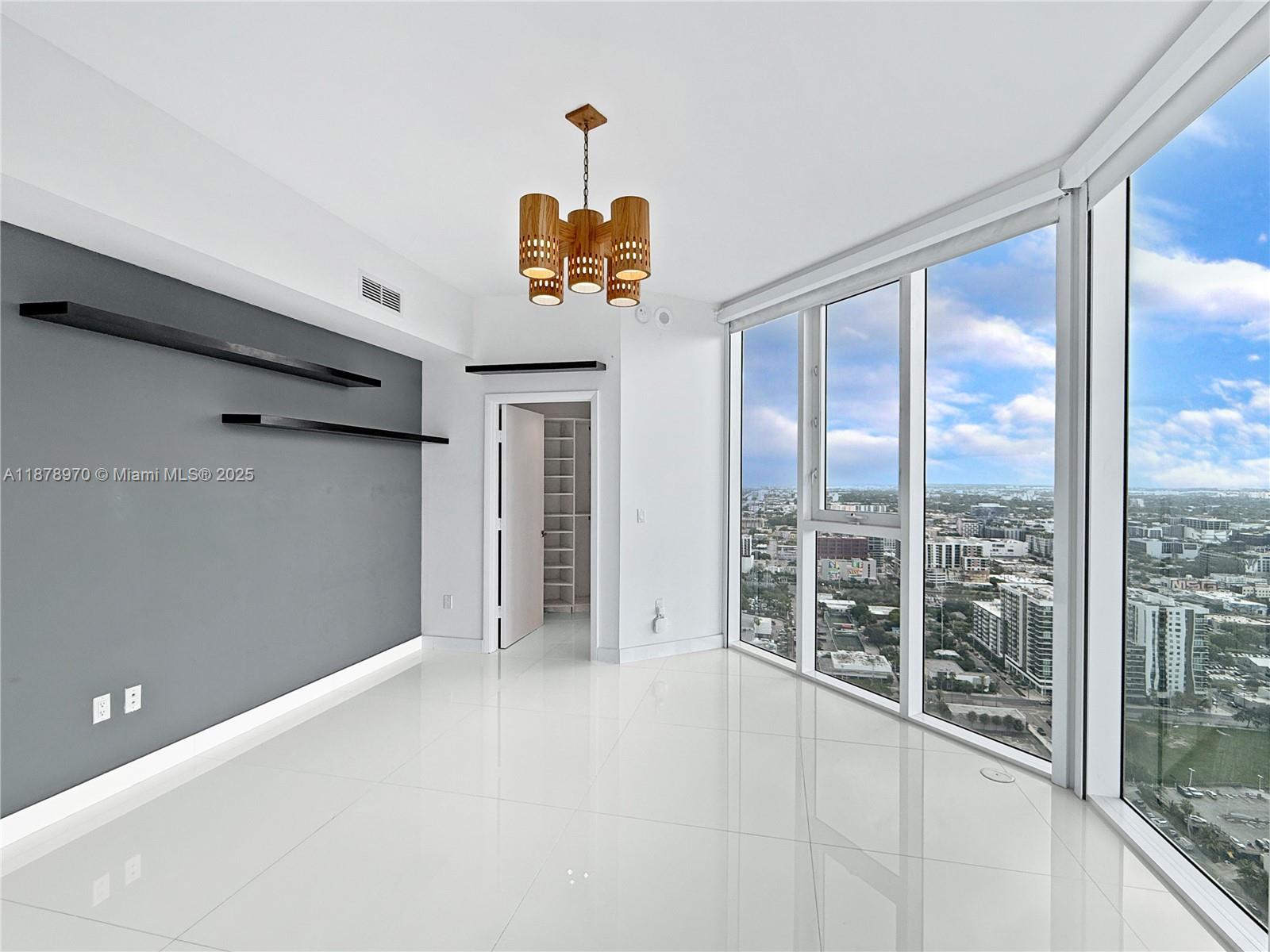 PARAMOUNT BAY CONDO - Residential