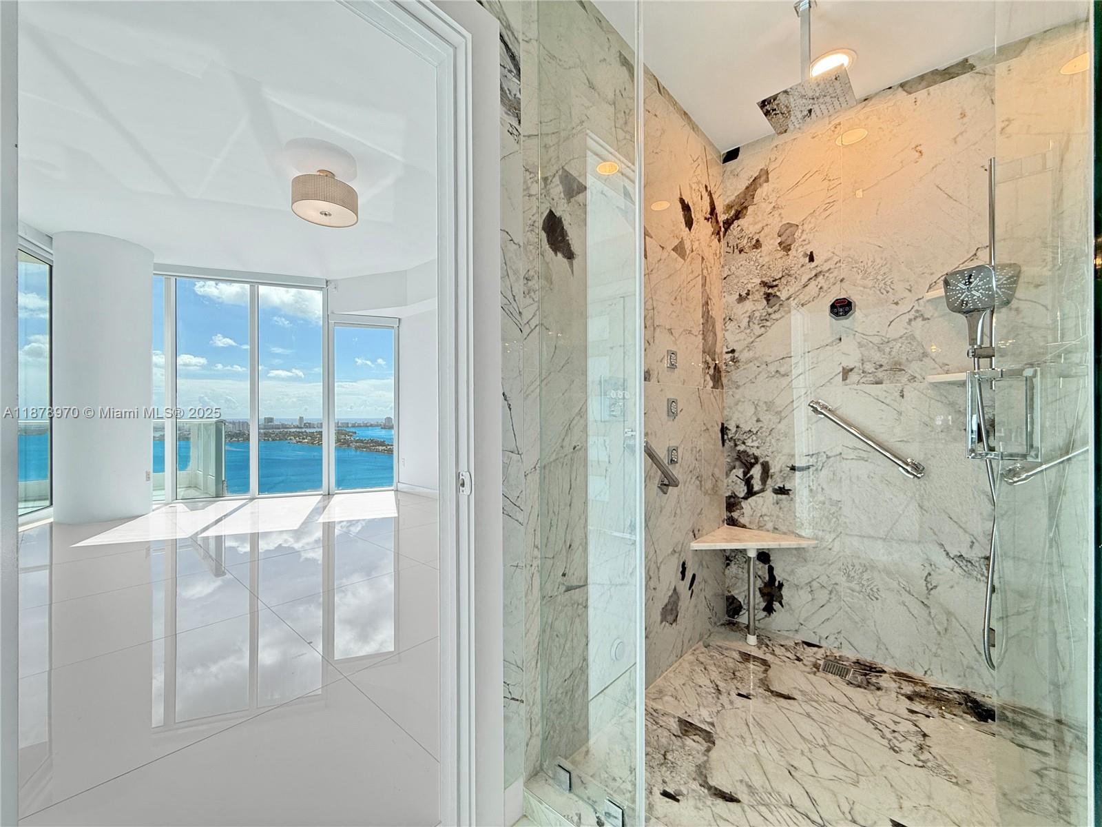 PARAMOUNT BAY CONDO - Residential