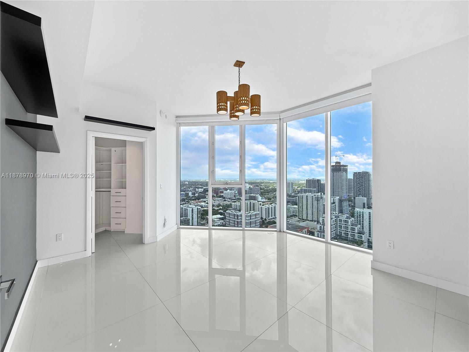 PARAMOUNT BAY CONDO - Residential