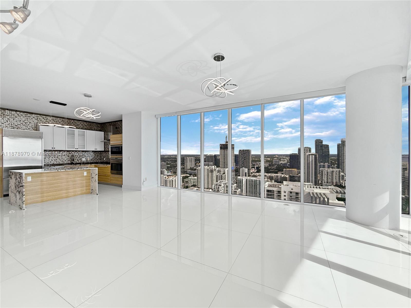 PARAMOUNT BAY CONDO - Residential