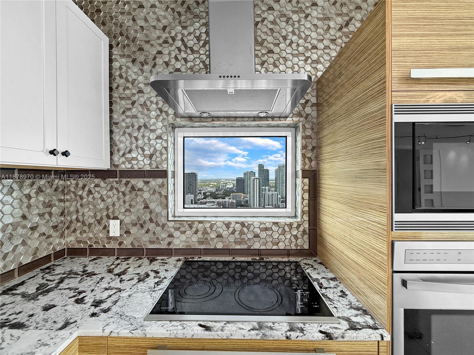 PARAMOUNT BAY CONDO - Residential