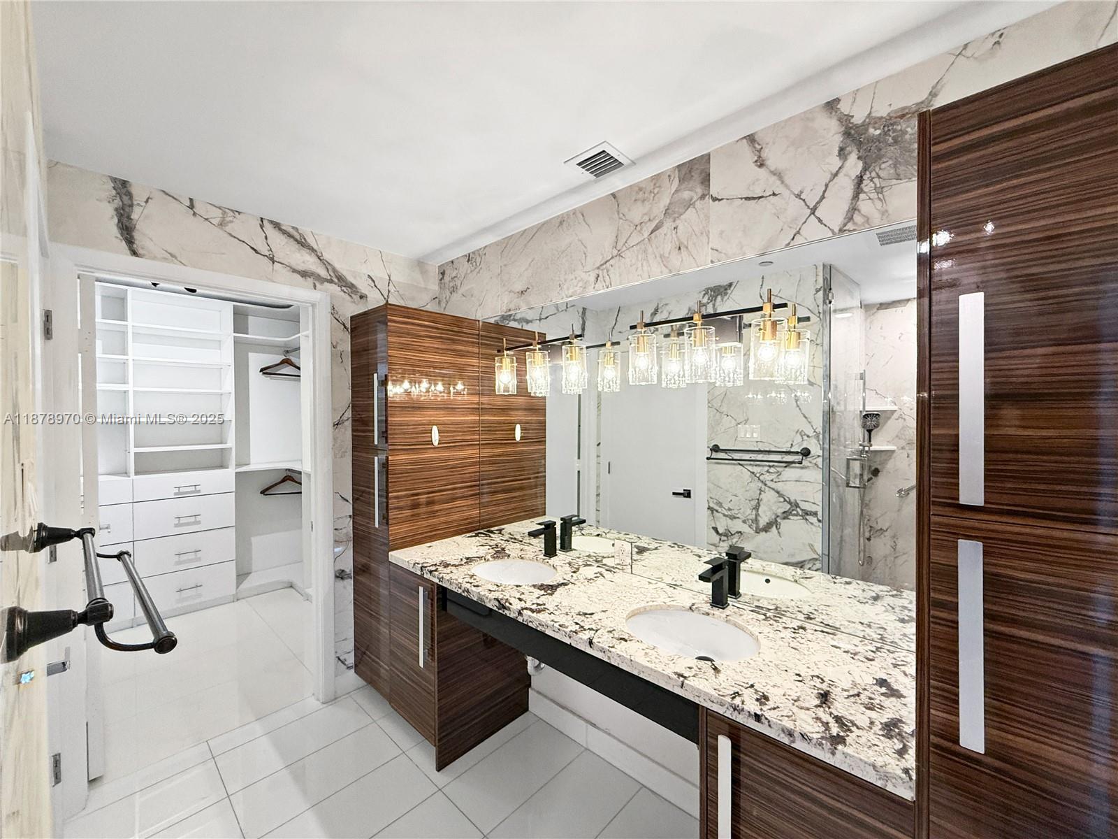 PARAMOUNT BAY CONDO - Residential