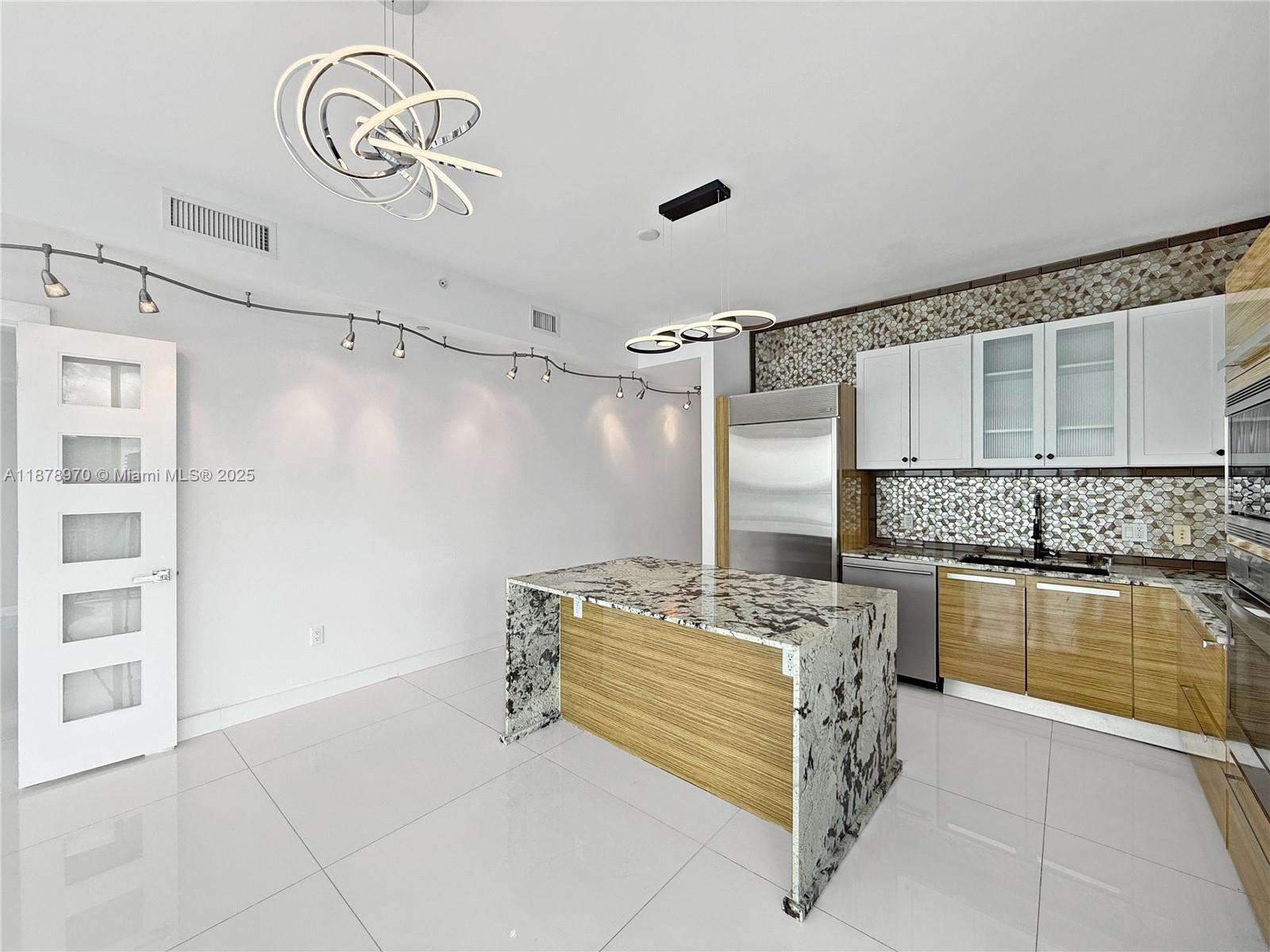 PARAMOUNT BAY CONDO - Residential