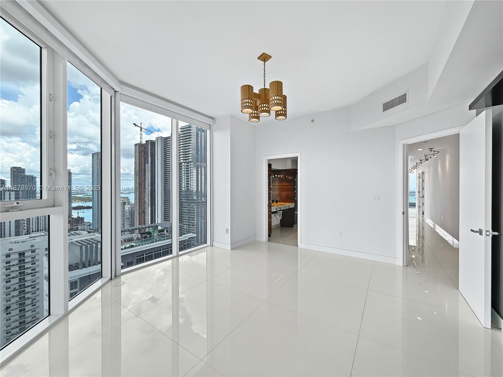 PARAMOUNT BAY CONDO - Residential