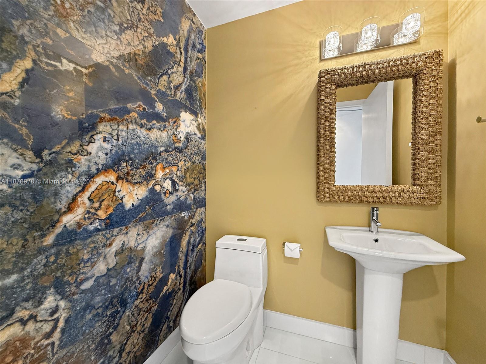 PARAMOUNT BAY CONDO - Residential