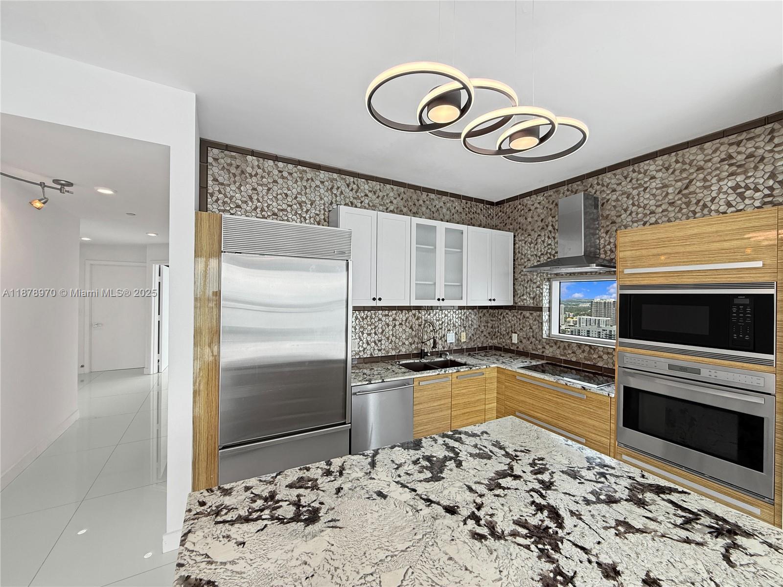 PARAMOUNT BAY CONDO - Residential