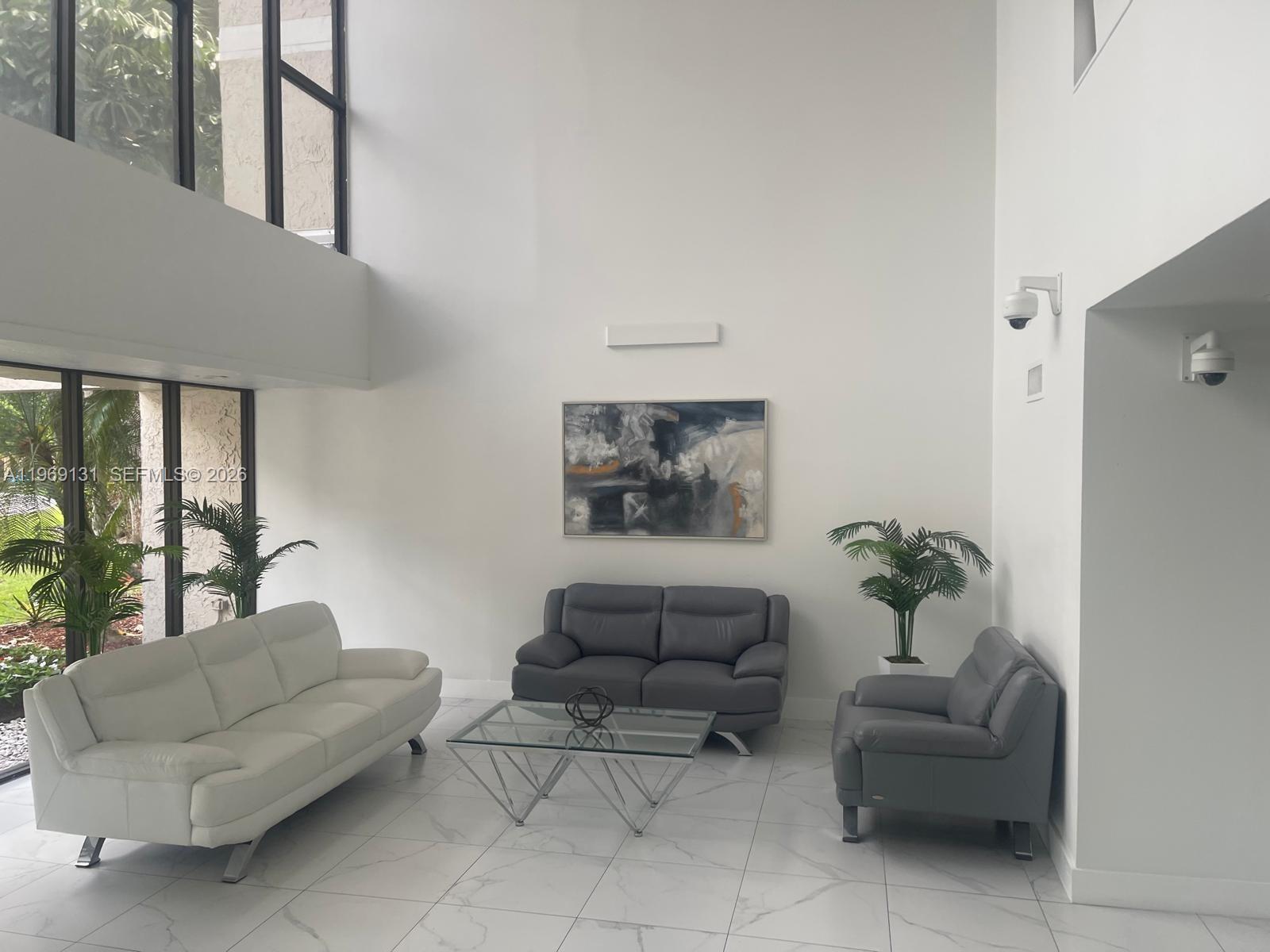 BUILDING 1A OF COUNTRY CL - Residential