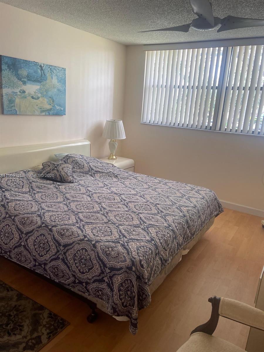 BUILDING 1A OF COUNTRY CL - Residential