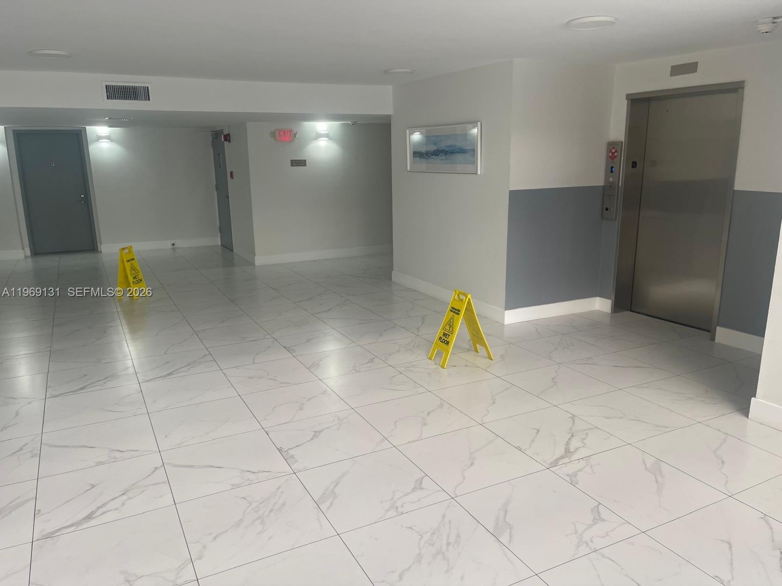 BUILDING 1A OF COUNTRY CL - Residential