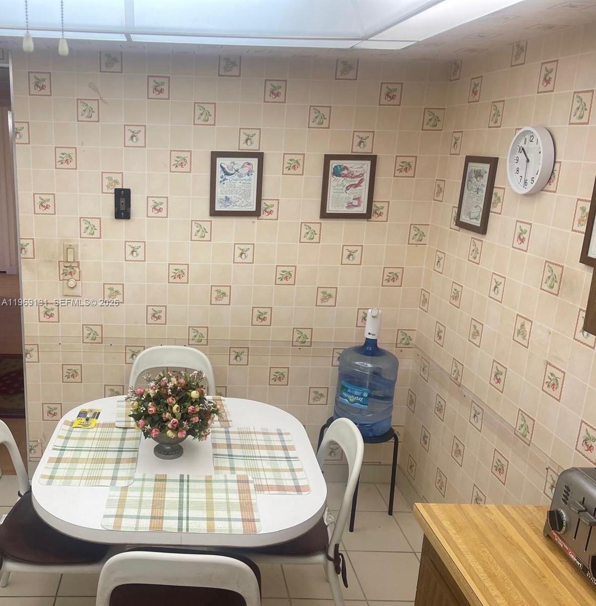 BUILDING 1A OF COUNTRY CL - Residential