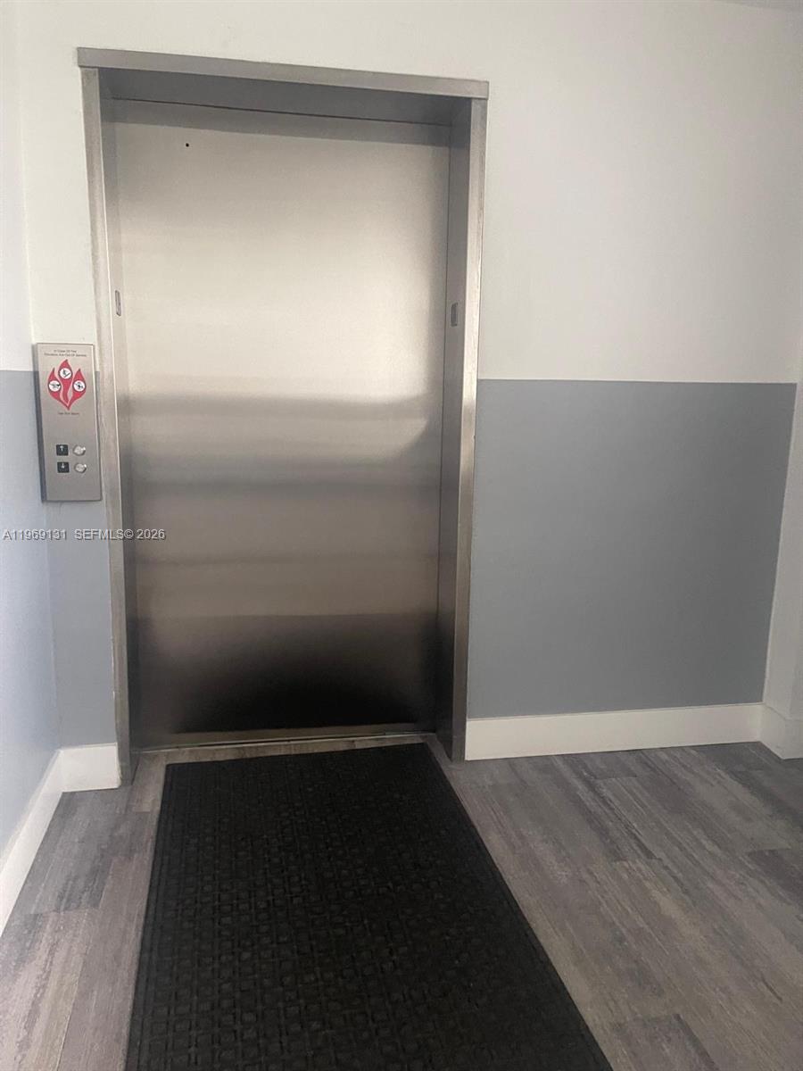 BUILDING 1A OF COUNTRY CL - Residential