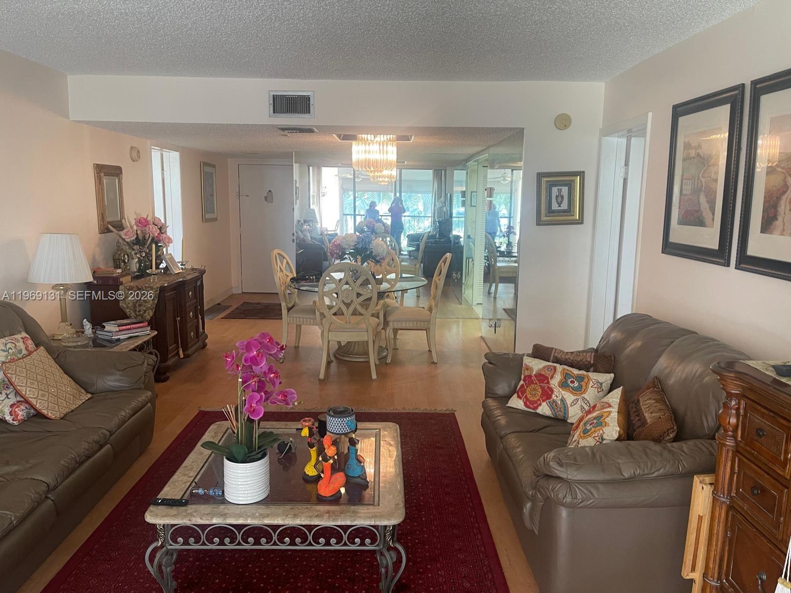 BUILDING 1A OF COUNTRY CL - Residential