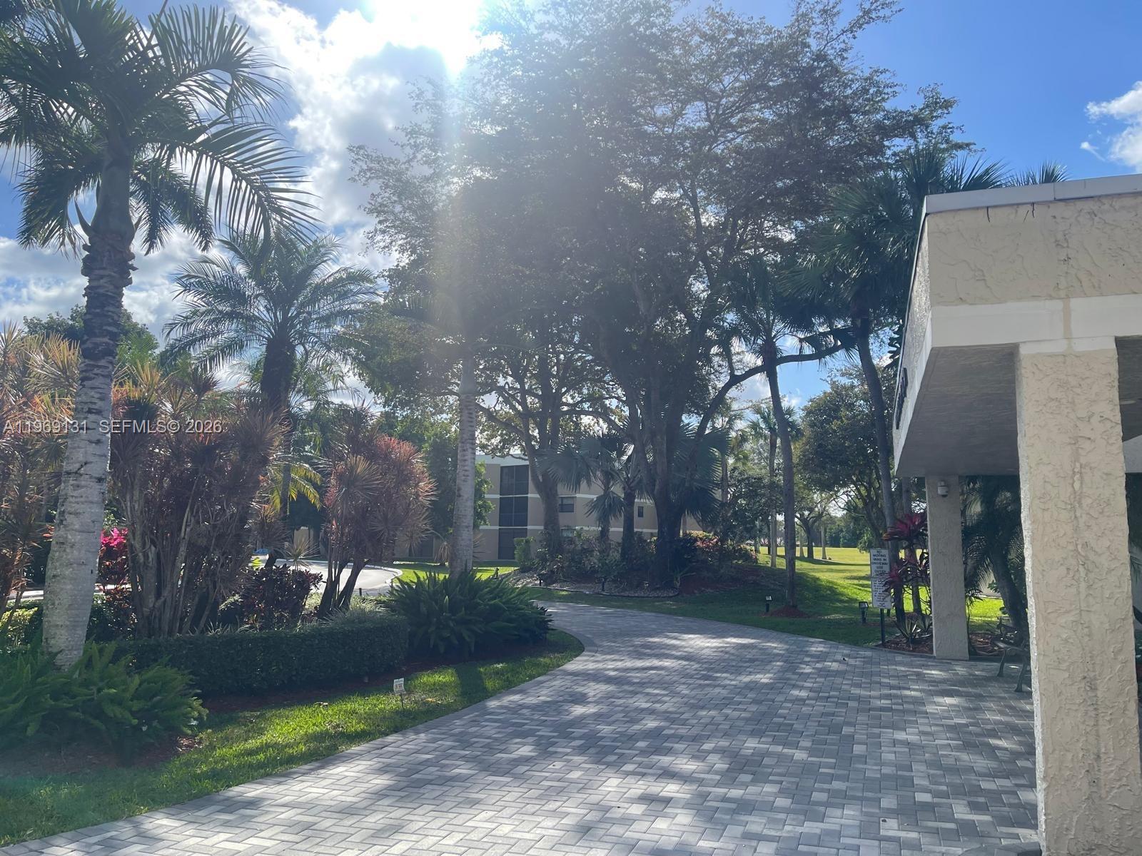 BUILDING 1A OF COUNTRY CL - Residential