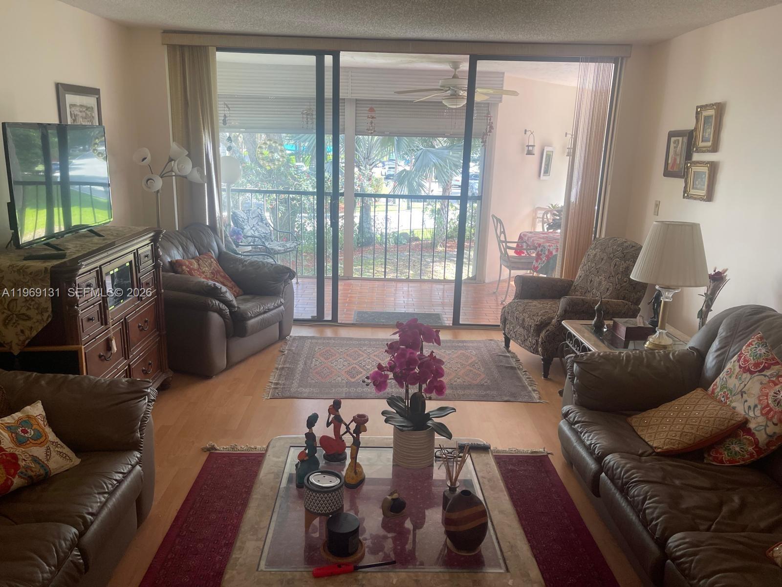 BUILDING 1A OF COUNTRY CL - Residential