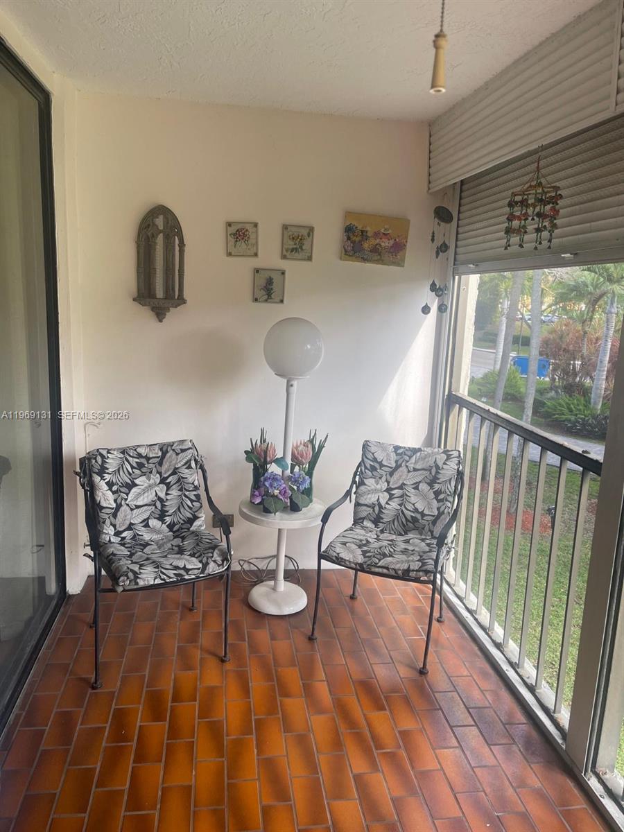 BUILDING 1A OF COUNTRY CL - Residential