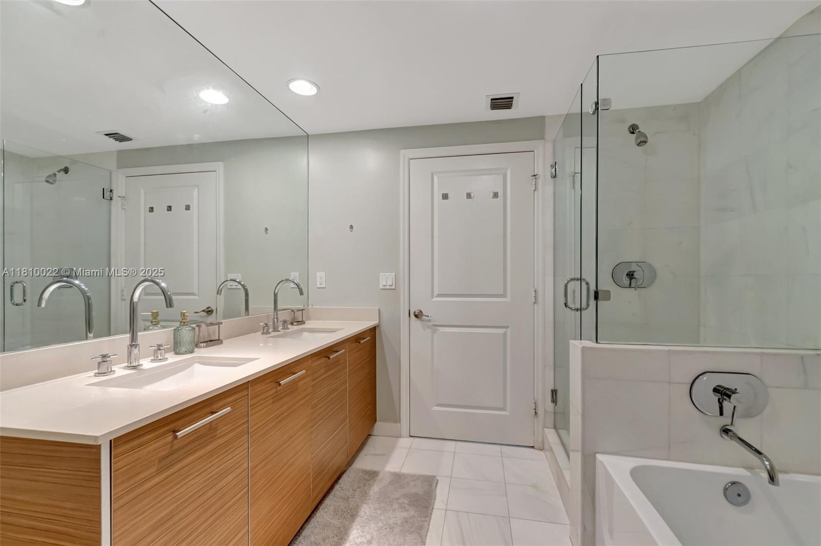 CITY PALMS CONDO - Residential Lease