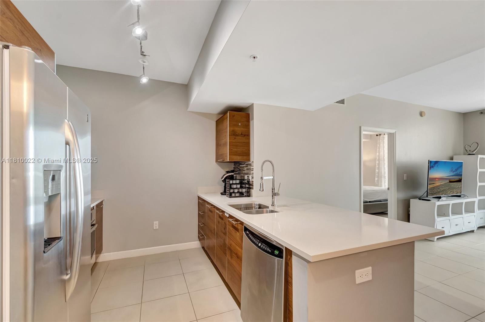 CITY PALMS CONDO - Residential Lease
