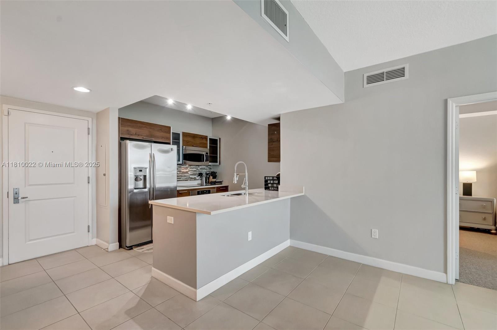 CITY PALMS CONDO - Residential Lease
