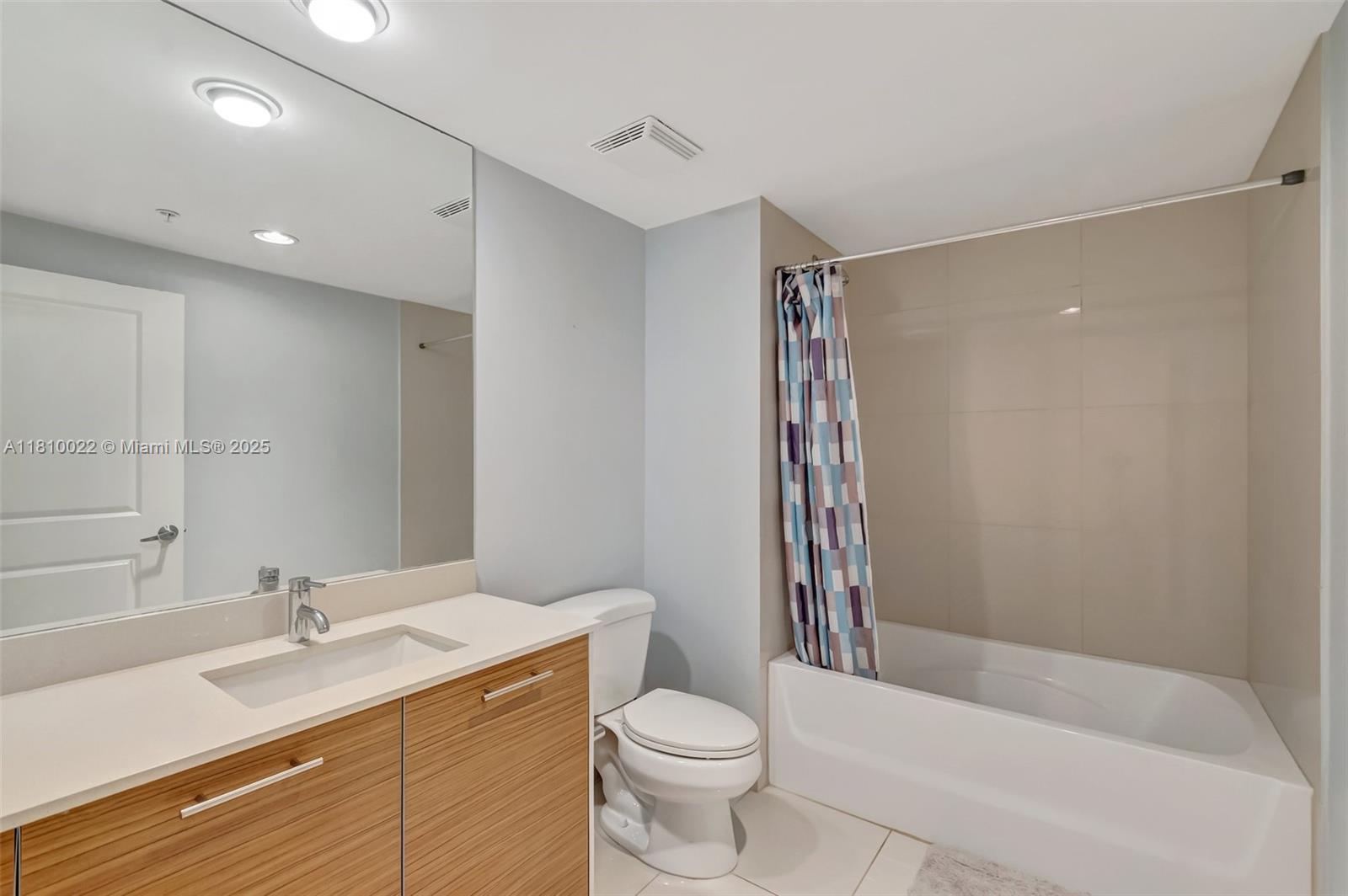 CITY PALMS CONDO - Residential Lease