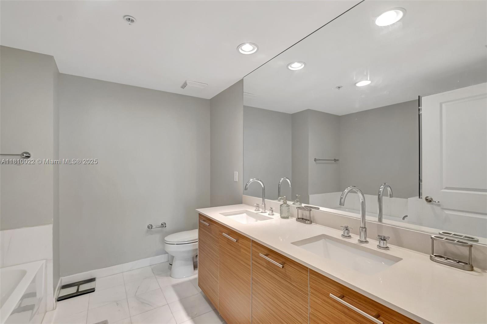 CITY PALMS CONDO - Residential Lease
