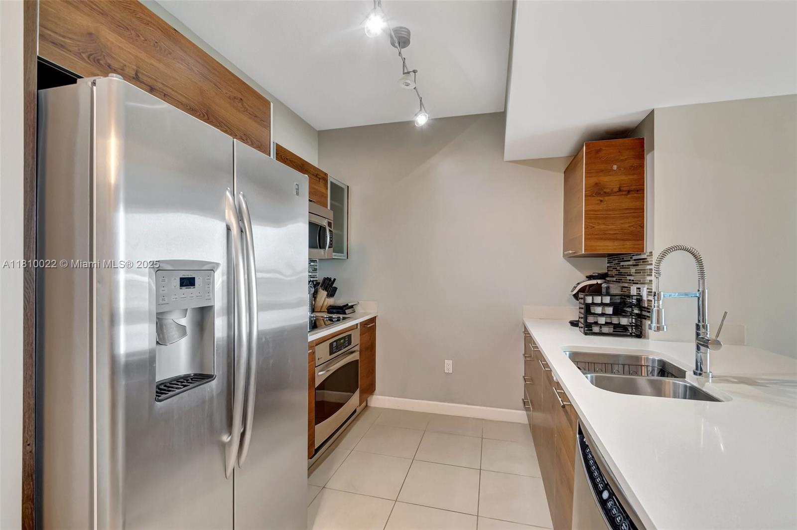 CITY PALMS CONDO - Residential Lease