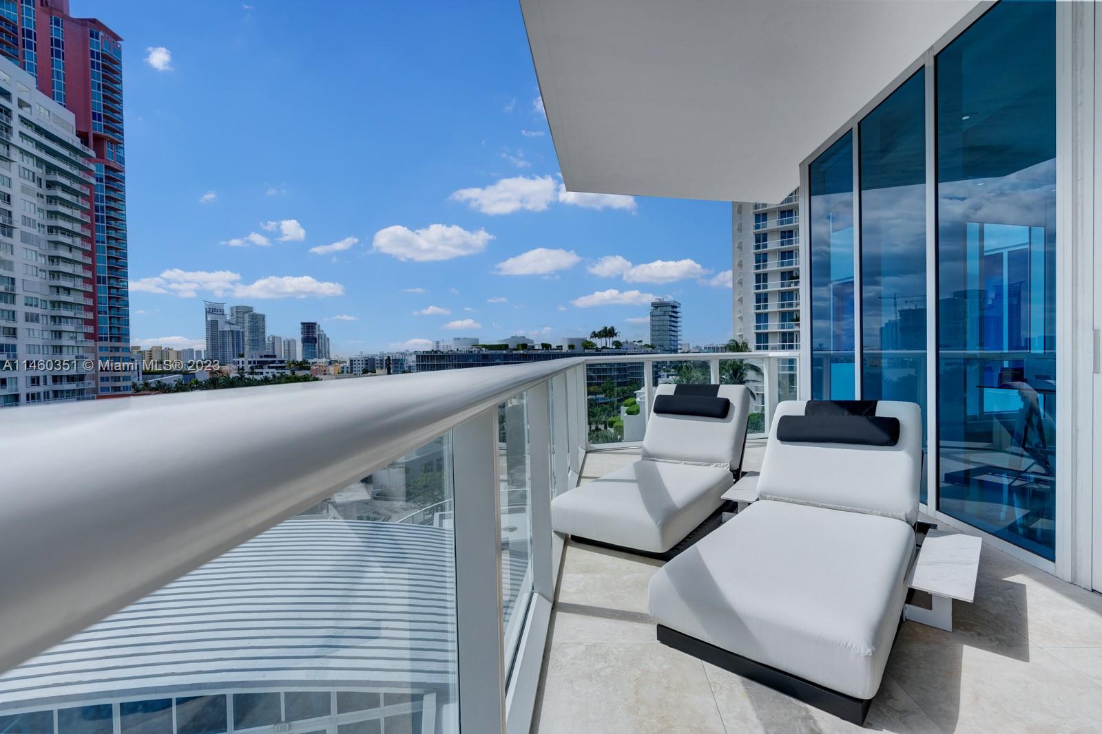 CONTINUUM ON SOUTH BEACH - Residential