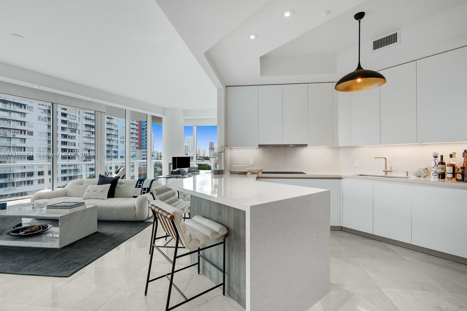 CONTINUUM ON SOUTH BEACH - Residential