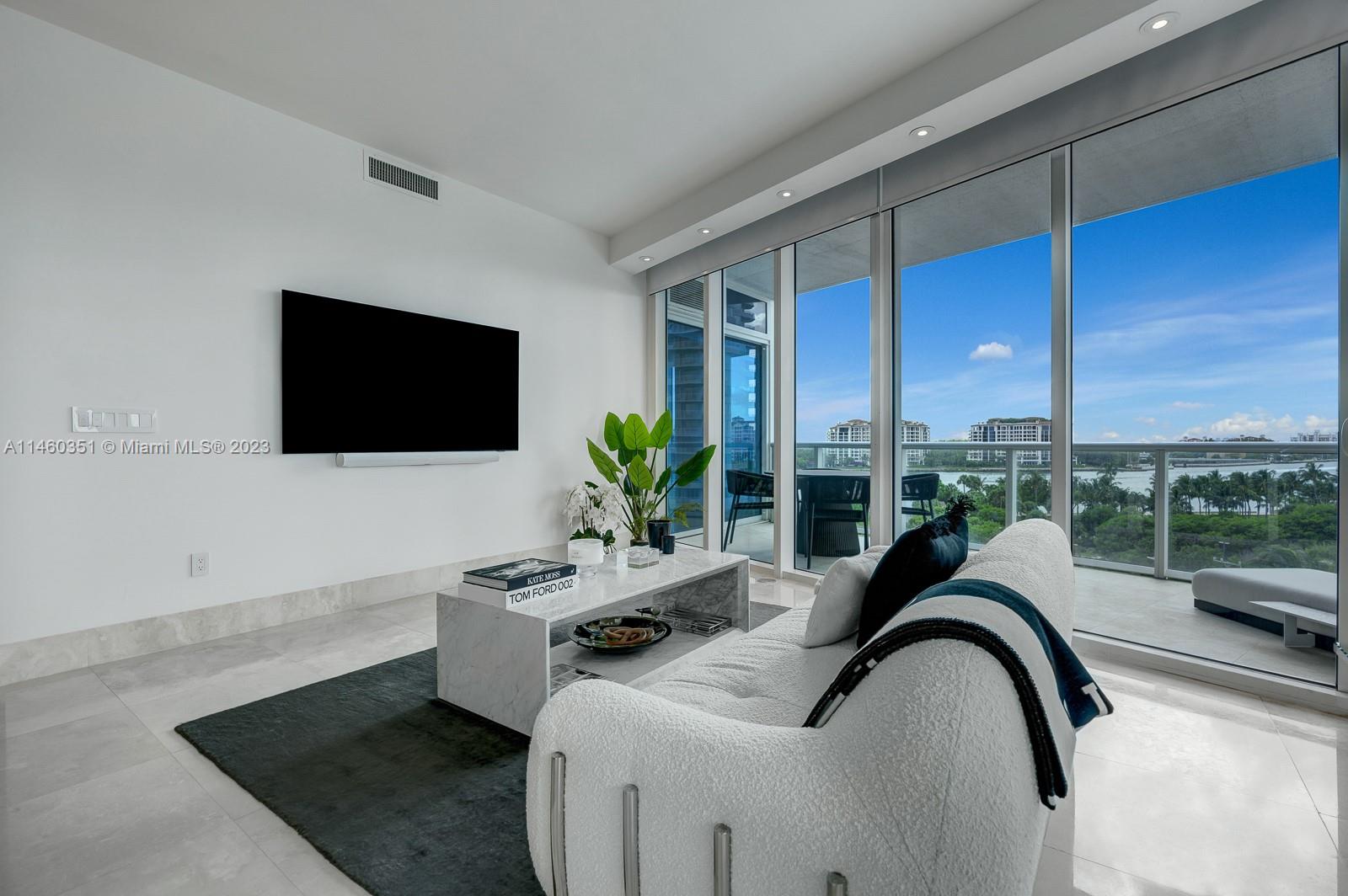 CONTINUUM ON SOUTH BEACH - Residential